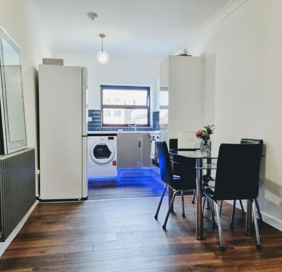 Beautiful Modern On Wick Lane Londra